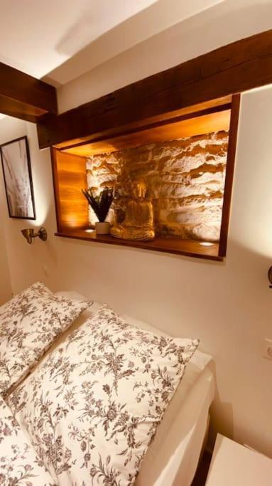 Studio Renove Avec Patio, Coeur Du Centre Ville 브장송 외부 사진