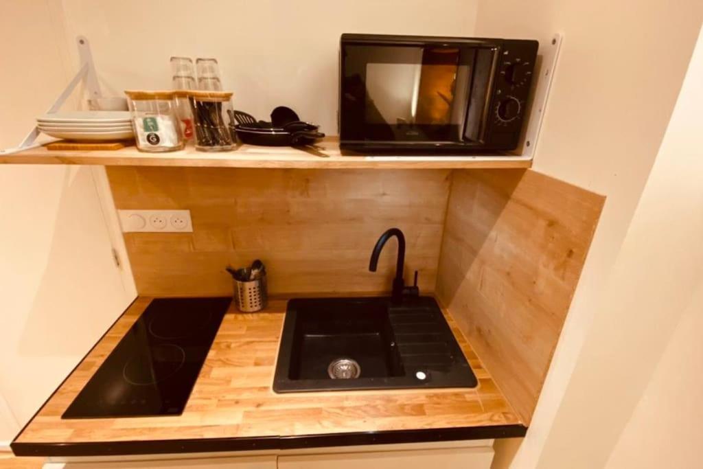 Studio Renove Avec Patio, Coeur Du Centre Ville 브장송 외부 사진