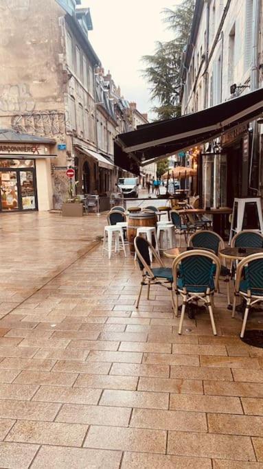 Studio Renove Avec Patio, Coeur Du Centre Ville 브장송 외부 사진