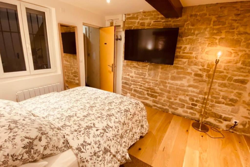 Studio Renove Avec Patio, Coeur Du Centre Ville 브장송 외부 사진